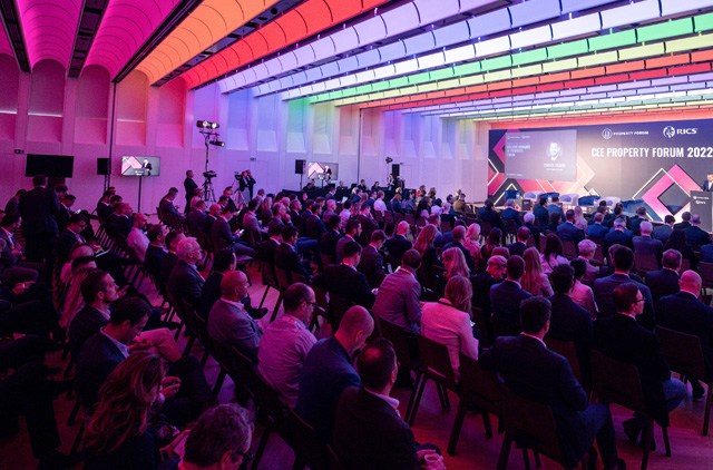 Property Forum háttér